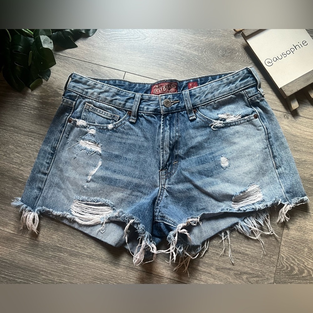 Lucky Brand Distressed Cut Off Frayed Hem Jean Shorts. Size 6 / 28